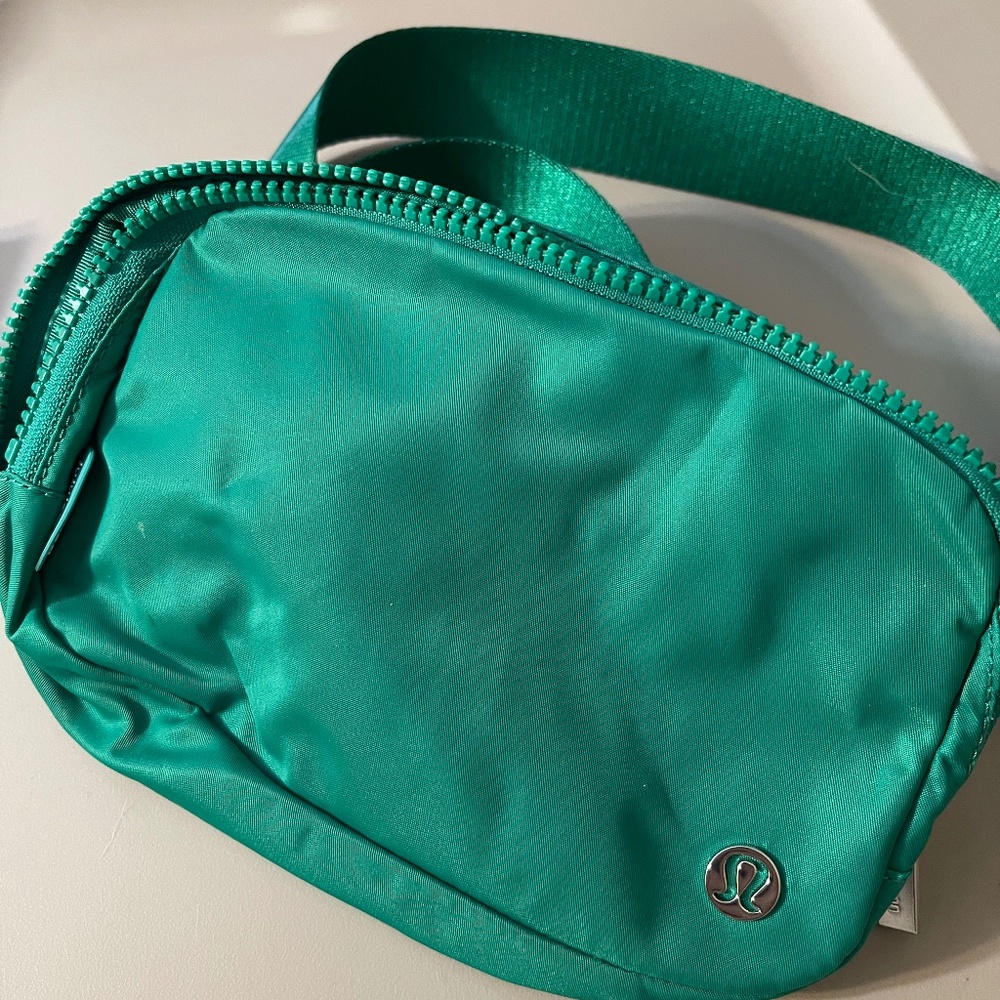 Lululemon Everywhere Belt Bag